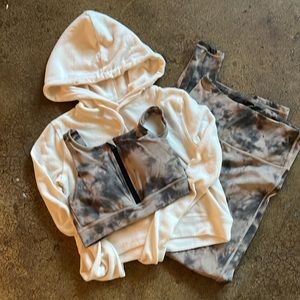 NWOT Mona B Three Piece Tie Dye Workout Set Size small